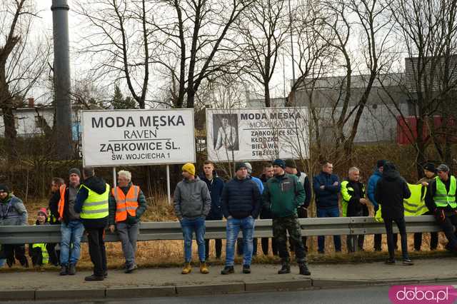  Protest rolników w Ząbkowicach Śląskich. Na ósemkę wyjechało prawie 200 traktorów 