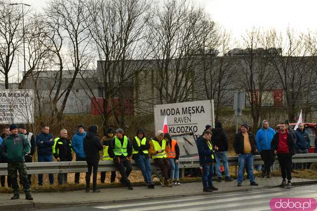  Protest rolników w Ząbkowicach Śląskich. Na ósemkę wyjechało prawie 200 traktorów 