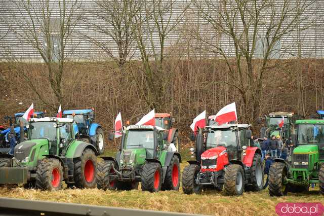  Protest rolników w Ząbkowicach Śląskich. Na ósemkę wyjechało prawie 200 traktorów 