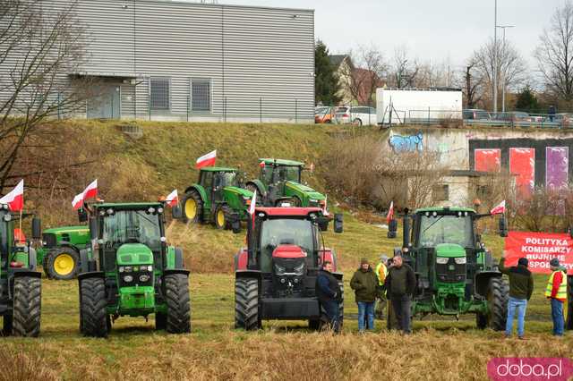  Protest rolników w Ząbkowicach Śląskich. Na ósemkę wyjechało prawie 200 traktorów 