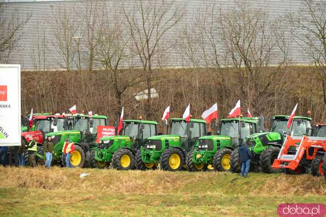  Protest rolników w Ząbkowicach Śląskich. Na ósemkę wyjechało prawie 200 traktorów 