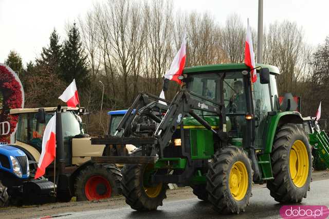  Protest rolników w Ząbkowicach Śląskich. Na ósemkę wyjechało prawie 200 traktorów 