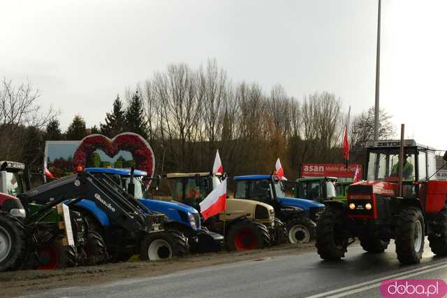  Protest rolników w Ząbkowicach Śląskich. Na ósemkę wyjechało prawie 200 traktorów 