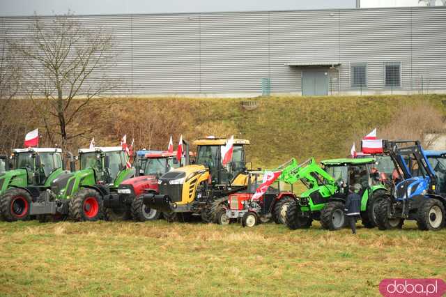  Protest rolników w Ząbkowicach Śląskich. Na ósemkę wyjechało prawie 200 traktorów 