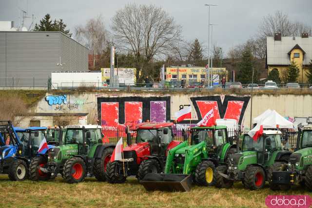  Protest rolników w Ząbkowicach Śląskich. Na ósemkę wyjechało prawie 200 traktorów 