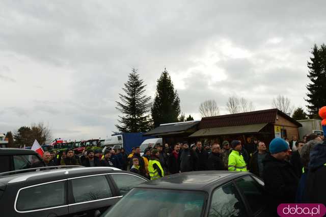  Protest rolników w Ząbkowicach Śląskich. Na ósemkę wyjechało prawie 200 traktorów 