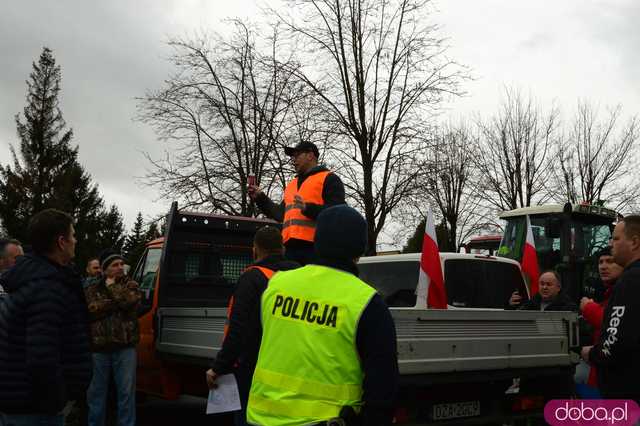  Protest rolników w Ząbkowicach Śląskich. Na ósemkę wyjechało prawie 200 traktorów 