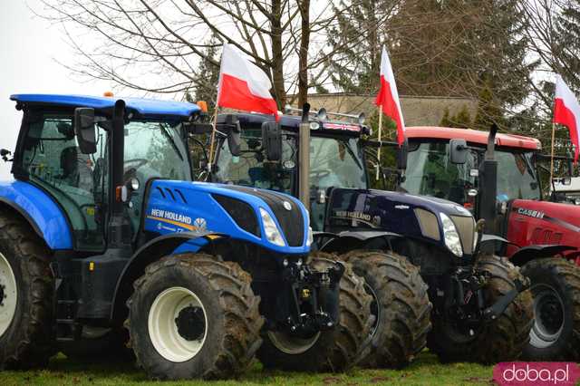  Protest rolników w Ząbkowicach Śląskich. Na ósemkę wyjechało prawie 200 traktorów 