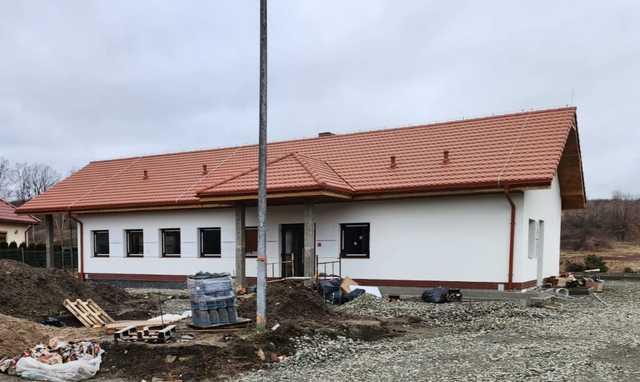 Budowa świetlicy w Ożarach na ostatniej prostej