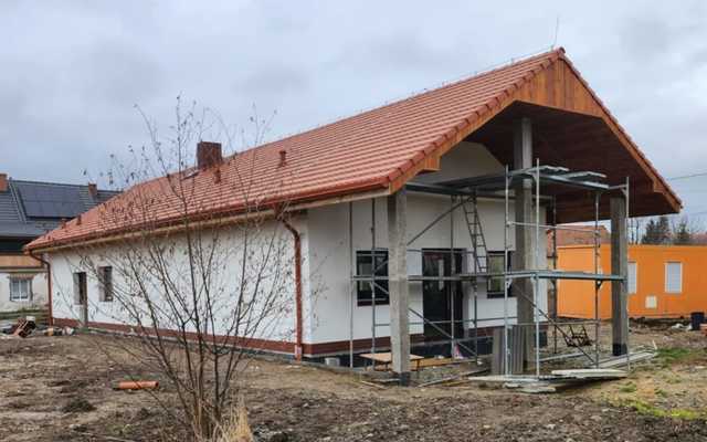 Budowa świetlicy w Ożarach na ostatniej prostej