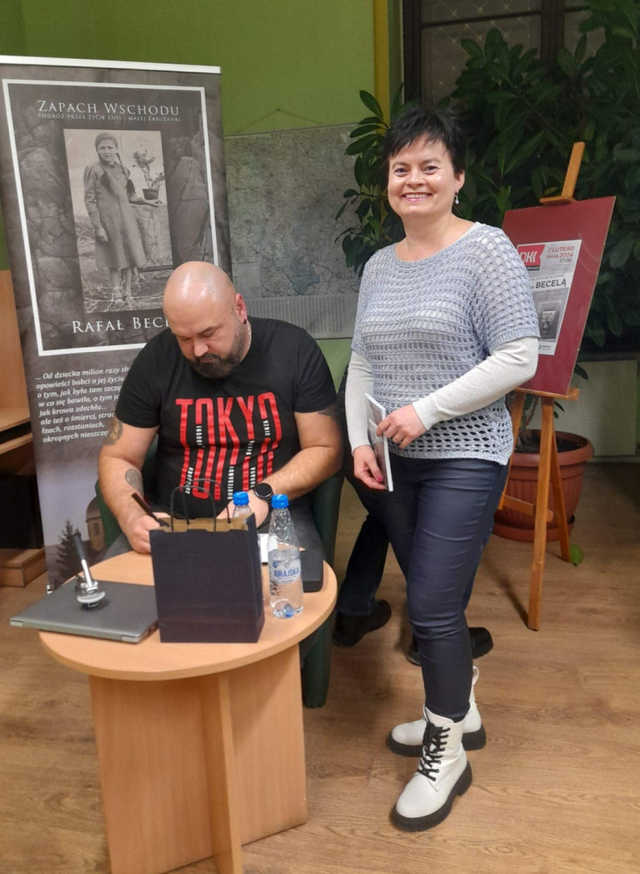 W Dyskusyjnym Klubie Książki o rodzinnych historiach z Rafałem Becelą 