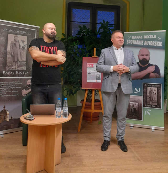 W Dyskusyjnym Klubie Książki o rodzinnych historiach z Rafałem Becelą 