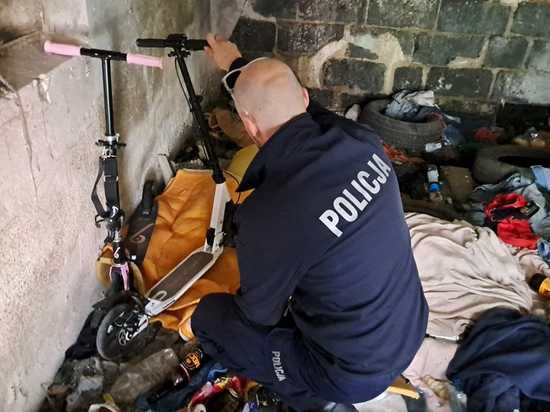 Policjanci odzyskali skradzione 9-latkom hulajnogi