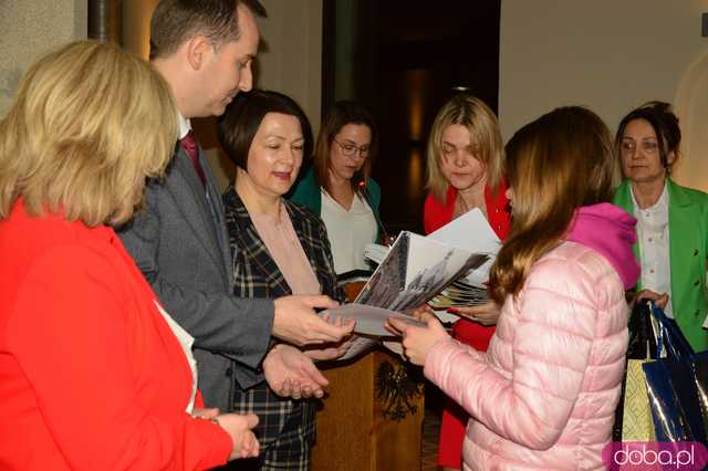 Efektowny mapping w Pałacu Marianny Orańskiej i konferencja „Świadkowie historii”