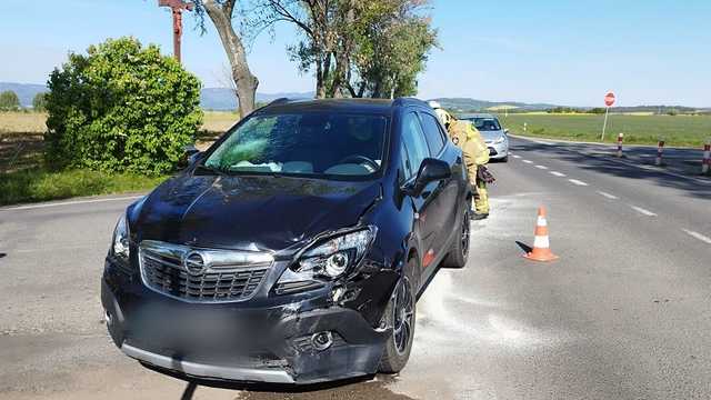 Zderzenie osobówek na skrzyżowaniu Tarnów-Olbrachcice