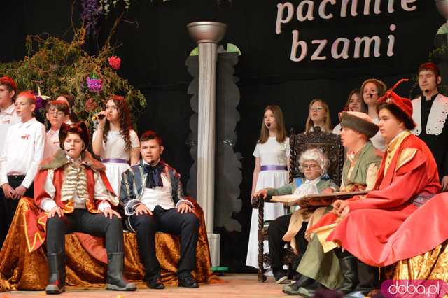 Polska pachnie bzami - liryczna akademia z okazji uchwalenia Konstytucji 3 Maja
