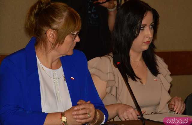 Pierwsza sesja nowej Rady Miejskiej w Kamieńcu Ząbkowickim. Burmistrz Kowal zaprzysiężony