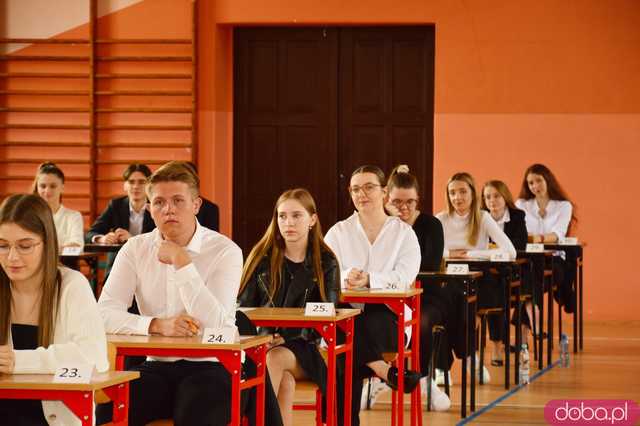Ząbkowiccy maturzyści rozpoczęli egzamin dojrzałości