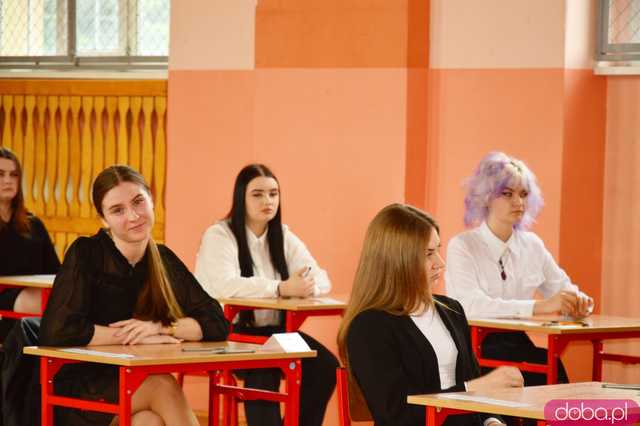 Ząbkowiccy maturzyści rozpoczęli egzamin dojrzałości