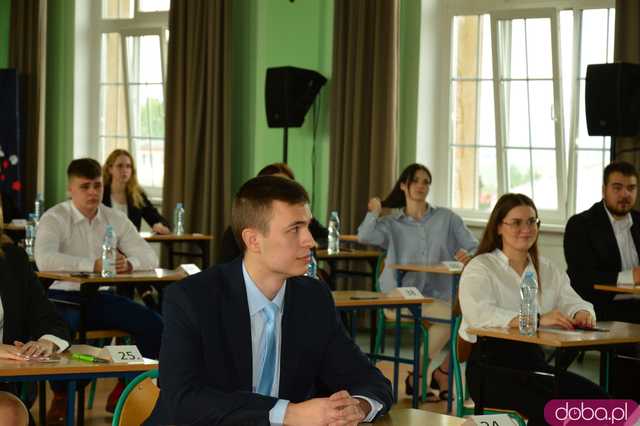Ząbkowiccy maturzyści rozpoczęli egzamin dojrzałości