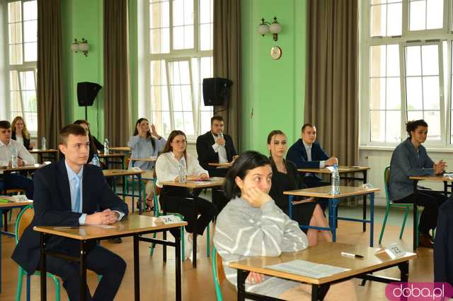 Ząbkowiccy maturzyści rozpoczęli egzamin dojrzałości
