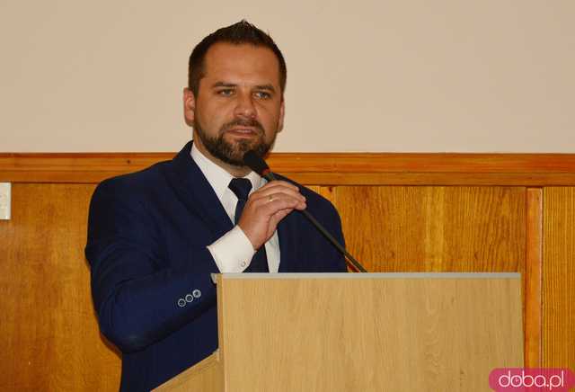 Pierwsza sesja Rady Powiatu. Wybrano prezydium, zarząd i starostę