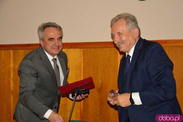 Pierwsza sesja Rady Powiatu. Wybrano prezydium, zarząd i starostę