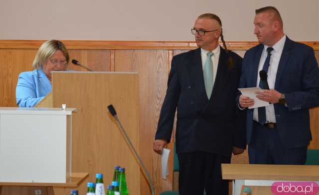 Pierwsza sesja Rady Powiatu. Wybrano prezydium, zarząd i starostę