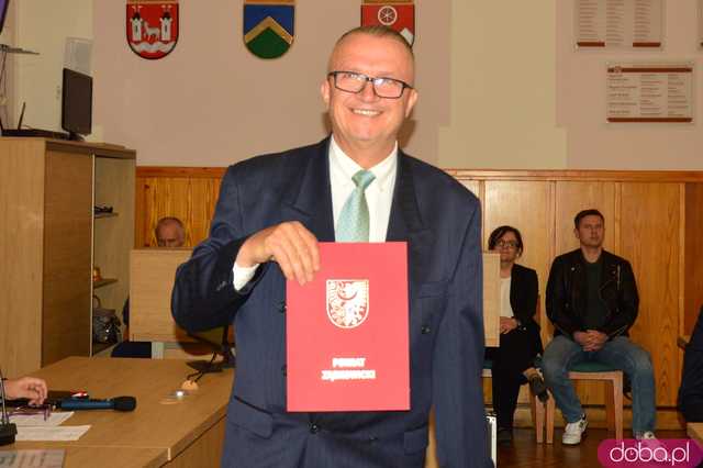 Pierwsza sesja Rady Powiatu. Wybrano prezydium, zarząd i starostę