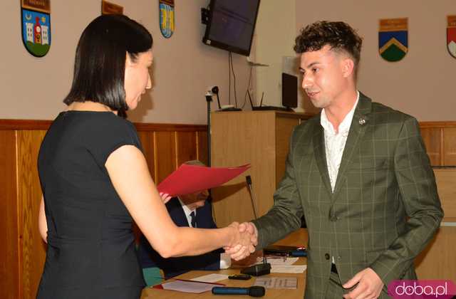 Pierwsza sesja Rady Powiatu. Wybrano prezydium, zarząd i starostę