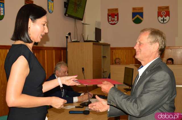 Pierwsza sesja Rady Powiatu. Wybrano prezydium, zarząd i starostę