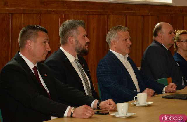 Pierwsza sesja Rady Powiatu. Wybrano prezydium, zarząd i starostę