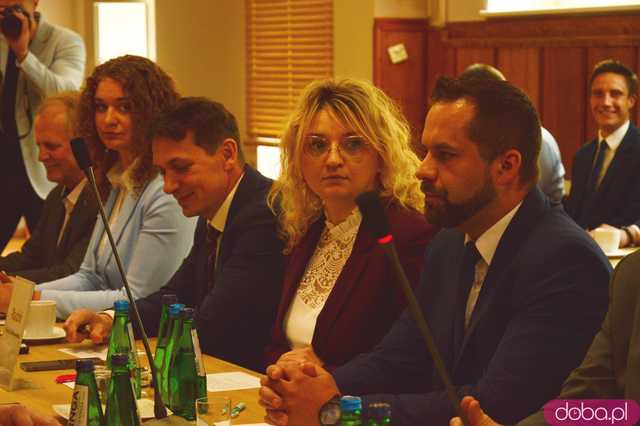 Pierwsza sesja Rady Powiatu. Wybrano prezydium, zarząd i starostę
