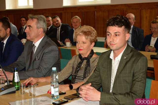 Pierwsza sesja Rady Powiatu. Wybrano prezydium, zarząd i starostę