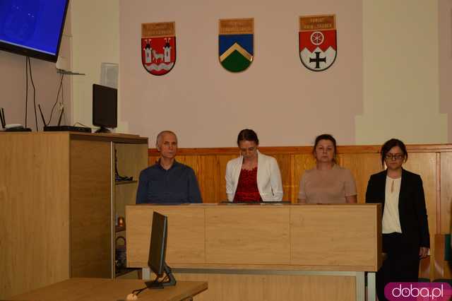 Pierwsza sesja Rady Powiatu. Wybrano prezydium, zarząd i starostę