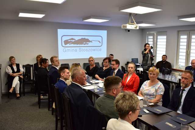 [FOTO] Pierwsza sesja Rady Gminy Stoszowice. Katarzyna Ruszkowska zaprzysiężona 