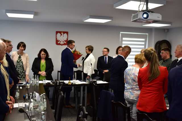 [FOTO] Pierwsza sesja Rady Gminy Stoszowice. Katarzyna Ruszkowska zaprzysiężona 