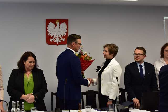 [FOTO] Pierwsza sesja Rady Gminy Stoszowice. Katarzyna Ruszkowska zaprzysiężona 