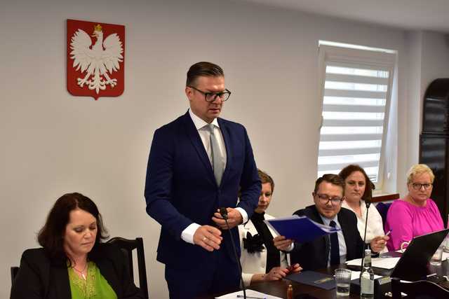 [FOTO] Pierwsza sesja Rady Gminy Stoszowice. Katarzyna Ruszkowska zaprzysiężona 