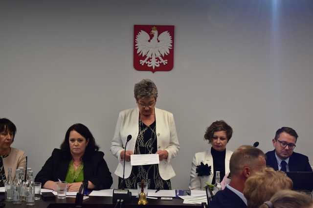 [FOTO] Pierwsza sesja Rady Gminy Stoszowice. Katarzyna Ruszkowska zaprzysiężona 