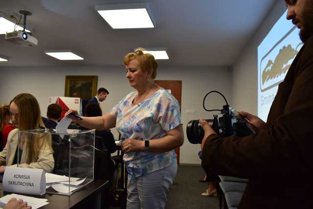[FOTO] Pierwsza sesja Rady Gminy Stoszowice. Katarzyna Ruszkowska zaprzysiężona 