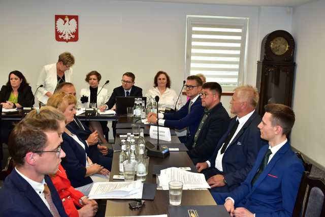 [FOTO] Pierwsza sesja Rady Gminy Stoszowice. Katarzyna Ruszkowska zaprzysiężona 