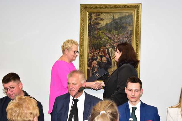 [FOTO] Pierwsza sesja Rady Gminy Stoszowice. Katarzyna Ruszkowska zaprzysiężona 