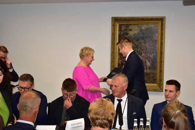 [FOTO] Pierwsza sesja Rady Gminy Stoszowice. Katarzyna Ruszkowska zaprzysiężona 