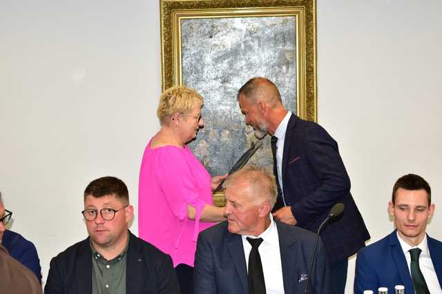 [FOTO] Pierwsza sesja Rady Gminy Stoszowice. Katarzyna Ruszkowska zaprzysiężona 