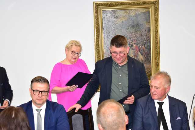 [FOTO] Pierwsza sesja Rady Gminy Stoszowice. Katarzyna Ruszkowska zaprzysiężona 