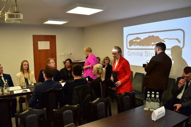 [FOTO] Pierwsza sesja Rady Gminy Stoszowice. Katarzyna Ruszkowska zaprzysiężona 