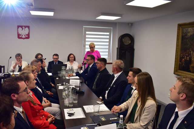 [FOTO] Pierwsza sesja Rady Gminy Stoszowice. Katarzyna Ruszkowska zaprzysiężona 
