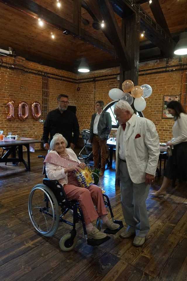 [FOTO] Pani Helena ze Złotego Stoku skończyła 100 lat! Poznajcie historię jubilatki 