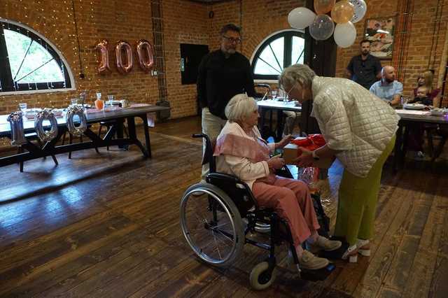 [FOTO] Pani Helena ze Złotego Stoku skończyła 100 lat! Poznajcie historię jubilatki 
